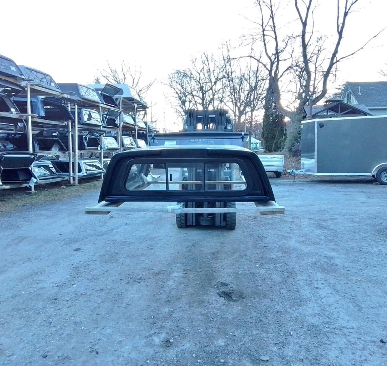 LEER LEGEND (100R) for the 2016-2023 Toyota Tacoma double cab 5' bed. - Image 3