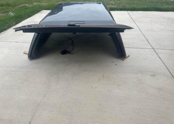 ARE camper shell off 2016-2023 Toyota Tacoma. 6' bed - Image 3