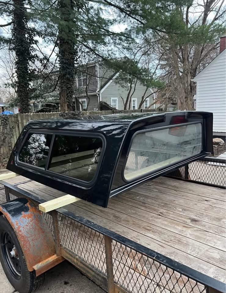 Truck Cap - F150 - Black - 5.5ft LEER truck cap for a 2015-2024 Ford F150 with 5.5' short bed. - Image 3