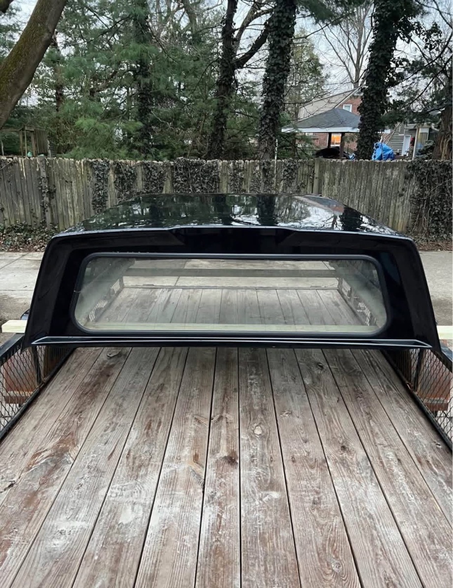 Truck Cap - F150 - Black - 5.5ft LEER truck cap for a 2015-2024 Ford F150 with 5.5' short bed. - Image 5