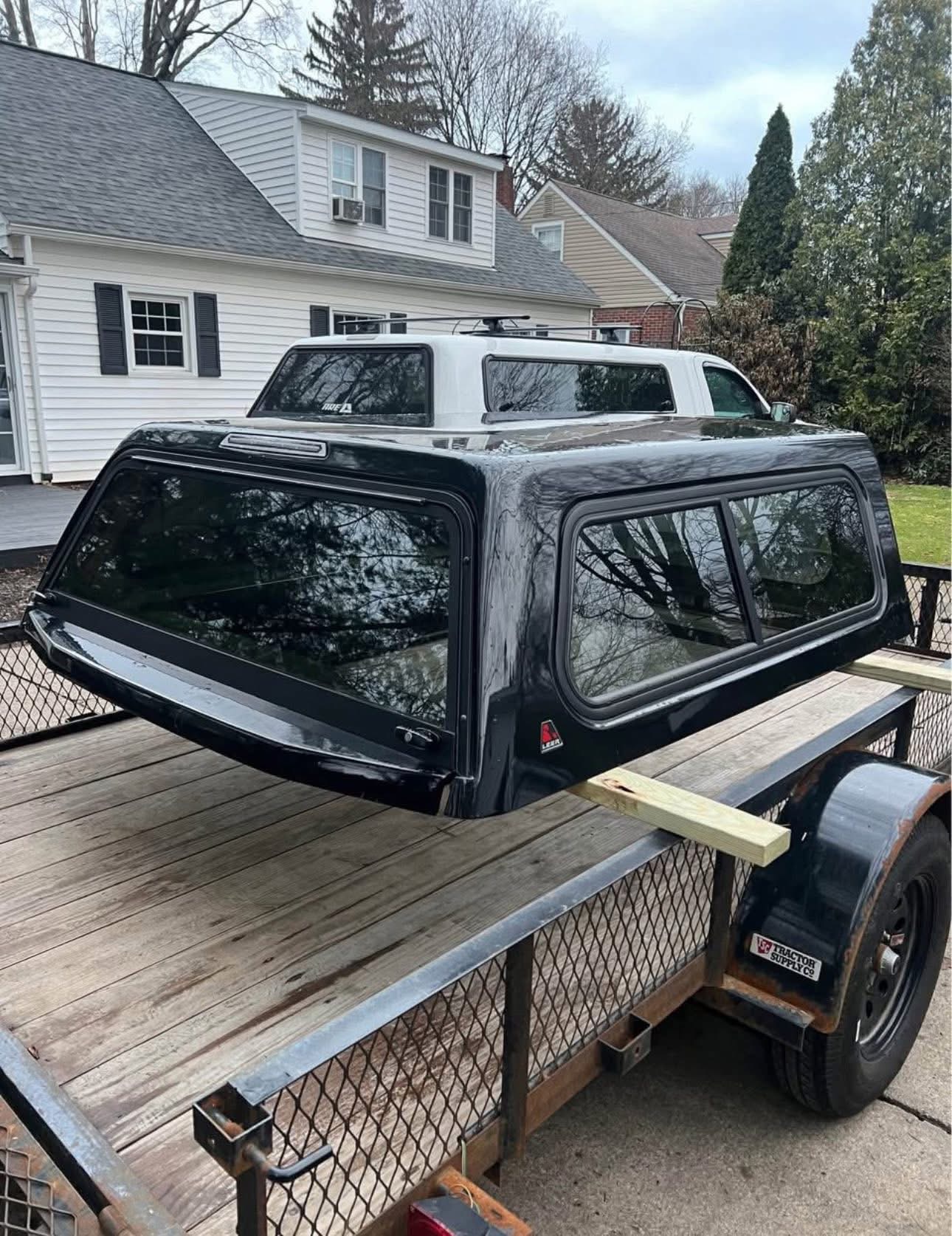 Truck Cap - F150 - Black - 5.5ft LEER truck cap for a 2015-2024 Ford F150 with 5.5' short bed. - Image 2